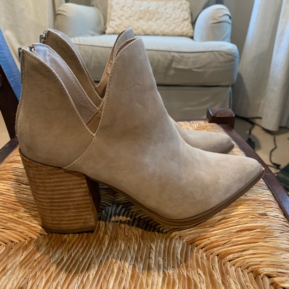 STEVE MADDEN Cedar Bootie Tan Suede - Picture 2 of 7